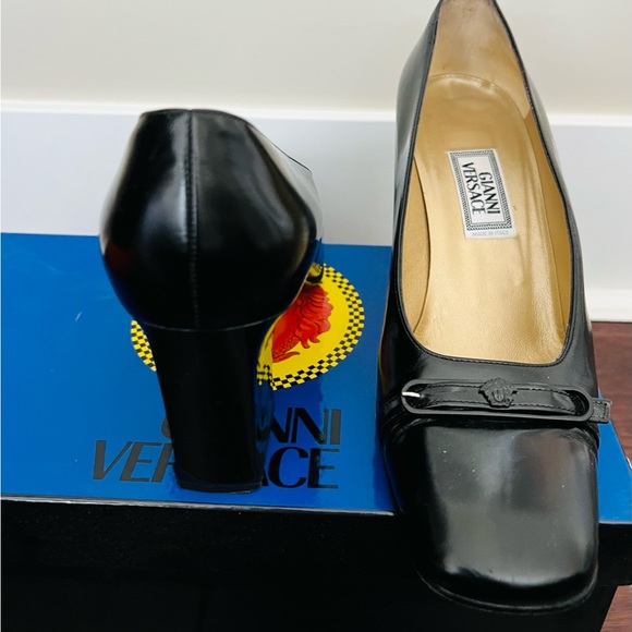 Gianni Versace Authentic Black
Leather Shoes - Picture 2 of 5